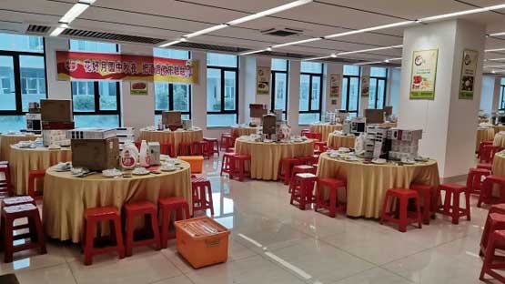 Mittherbstfest-Treffen und Mondkuchen-Glücksspielaktivität der RED HILL Company